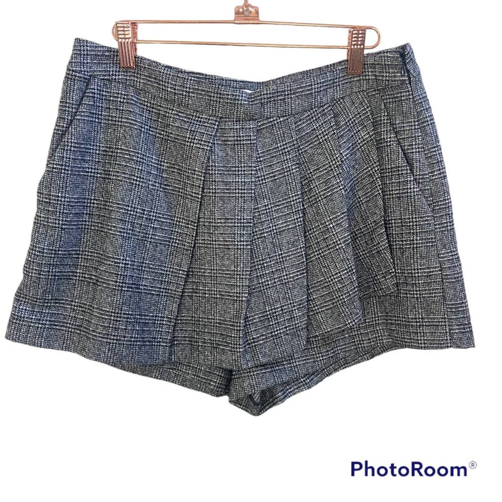 Le Lis Pleated Skort Glen Plaid Black Grey Large NWT